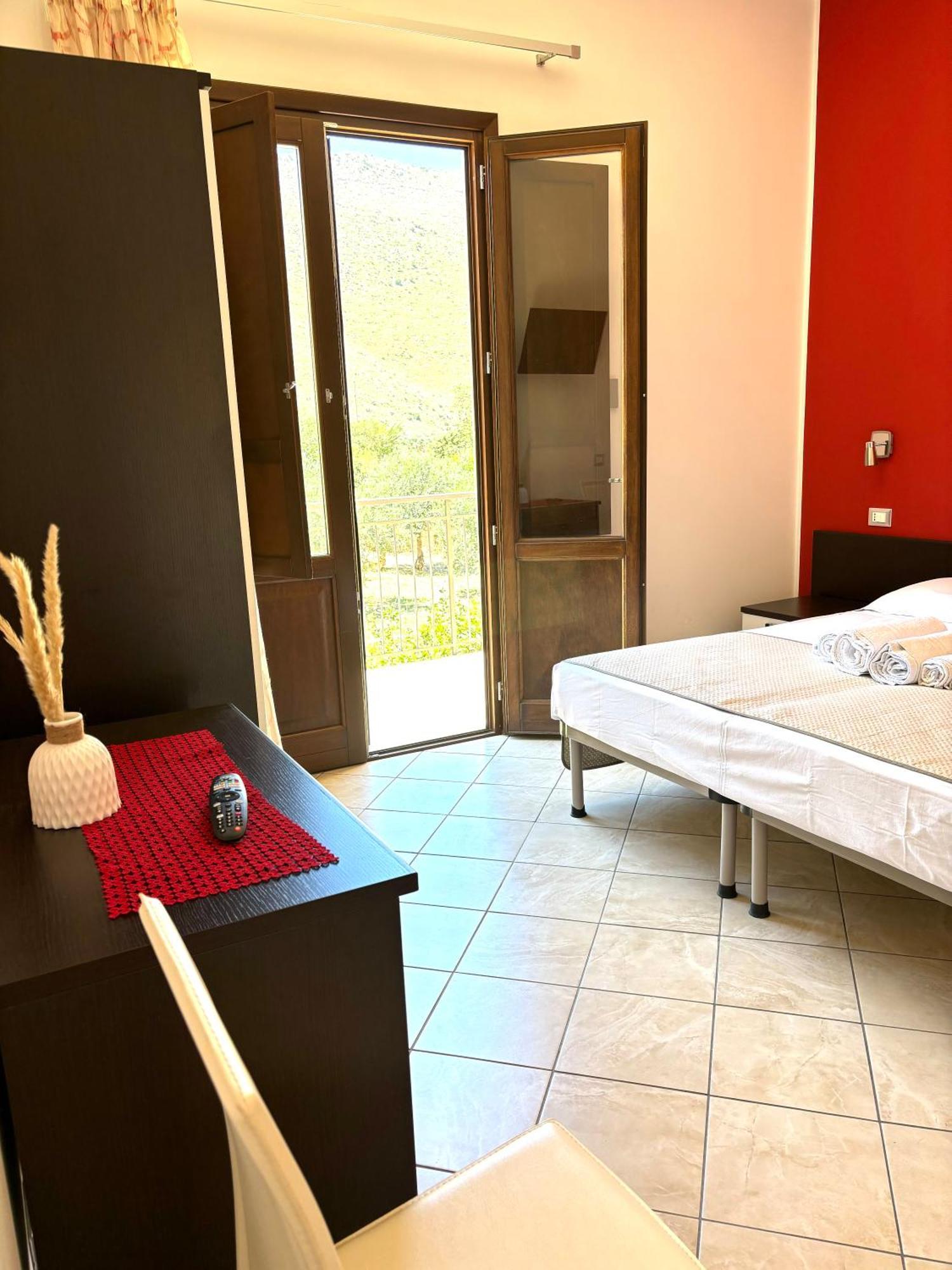 Bed And Breakfast Turi Castelluzzo Exterior foto