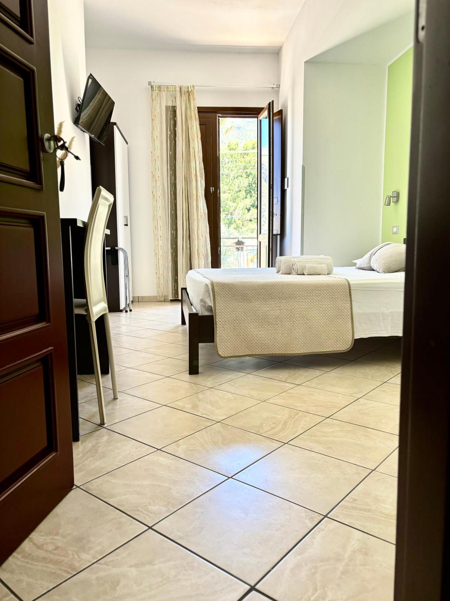Bed And Breakfast Turi Castelluzzo Exterior foto