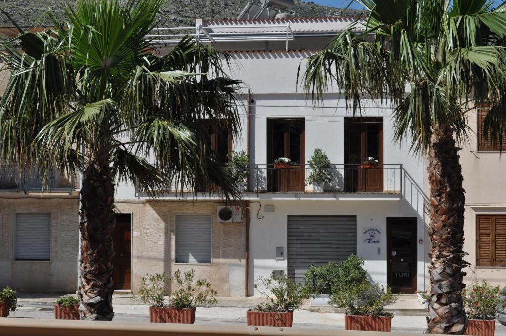 Bed And Breakfast Turi Castelluzzo Exterior foto